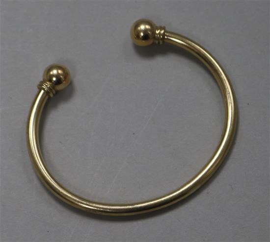 A 9ct gold bangle.